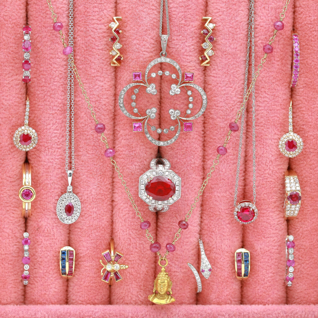 a display case filled with lots of different types of jewelry