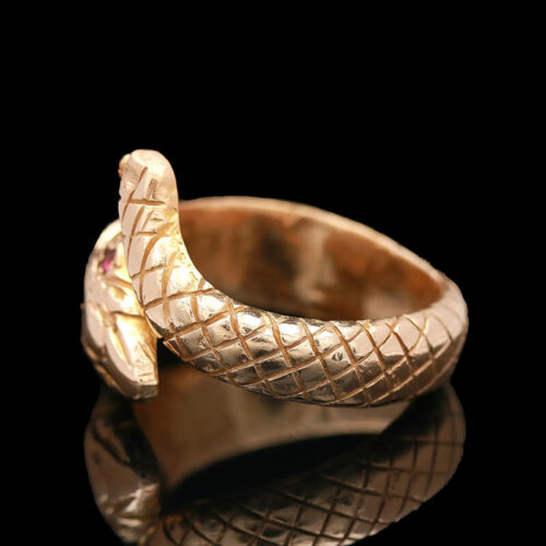 a gold ring with two snakes on it