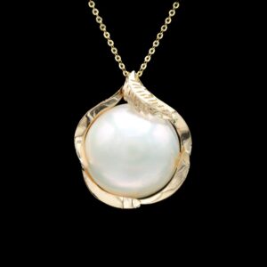 14k yellow gold mabe pearl pendant necklace