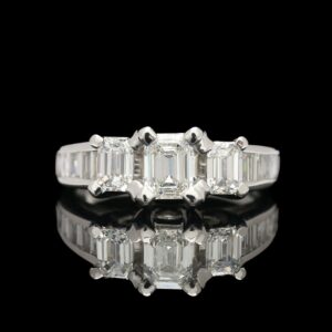 14k white gold 1.84 ctw emerald & baguette diamond ring