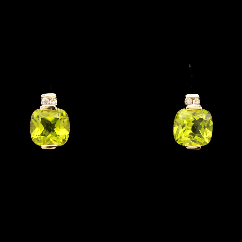 025-000201_188tF8IAI 14k yellow gold peridot & diamond stud earrings