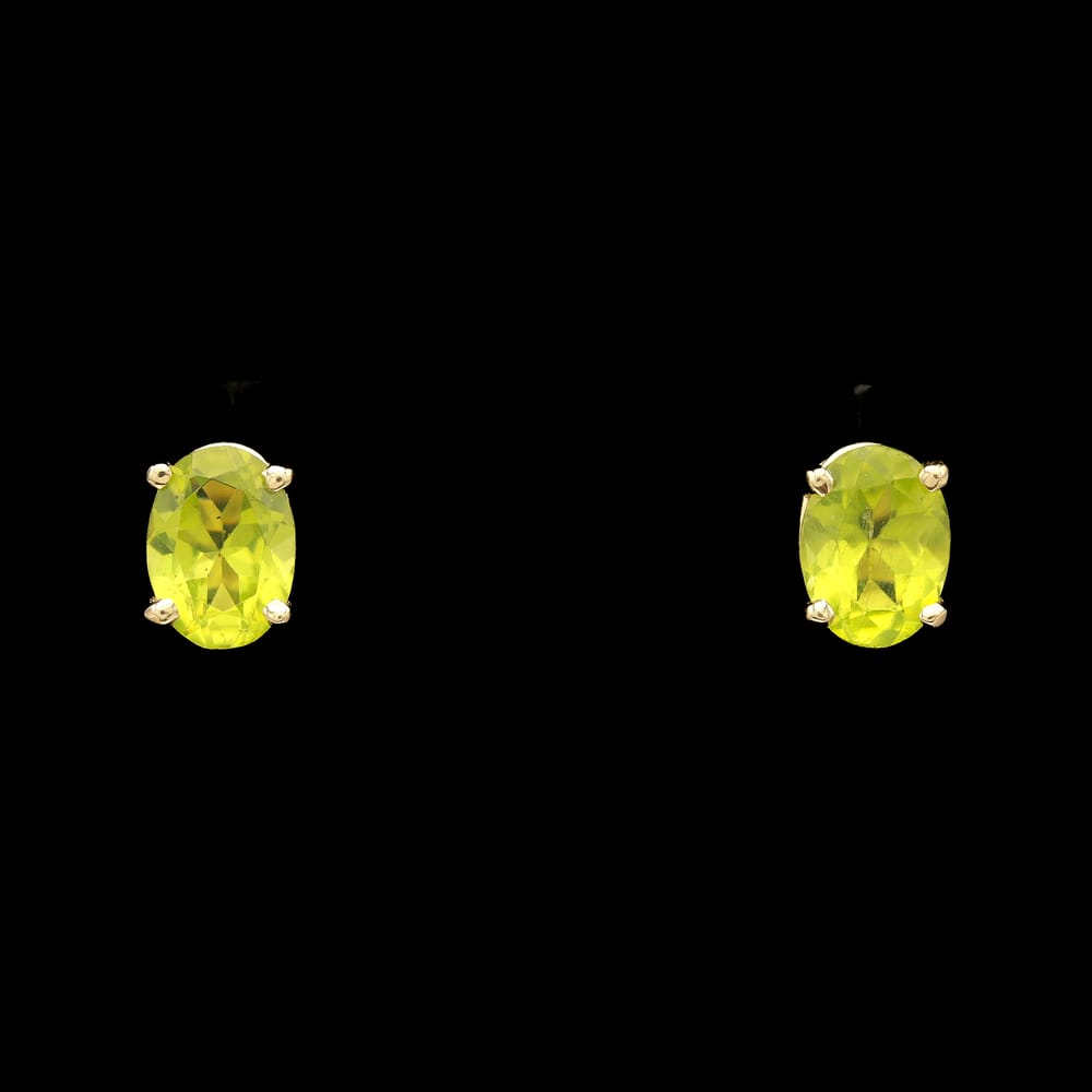 025-000204_189EzWIAU 14k Yellow Gold Peridot Stud Earrings