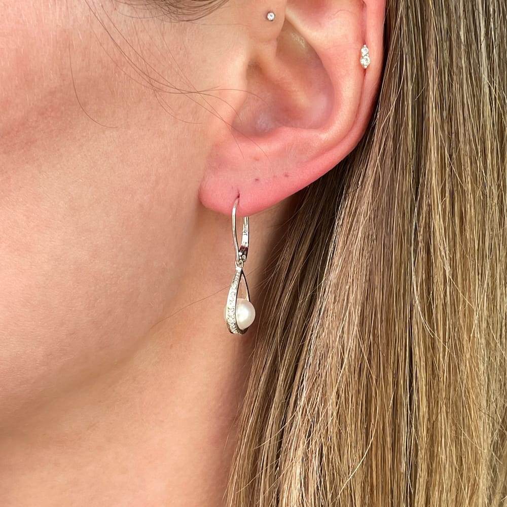 026-000057_15pNQiIAM 14k White Gold 6.80 mm Pearl & Diamond Dangle Earrings