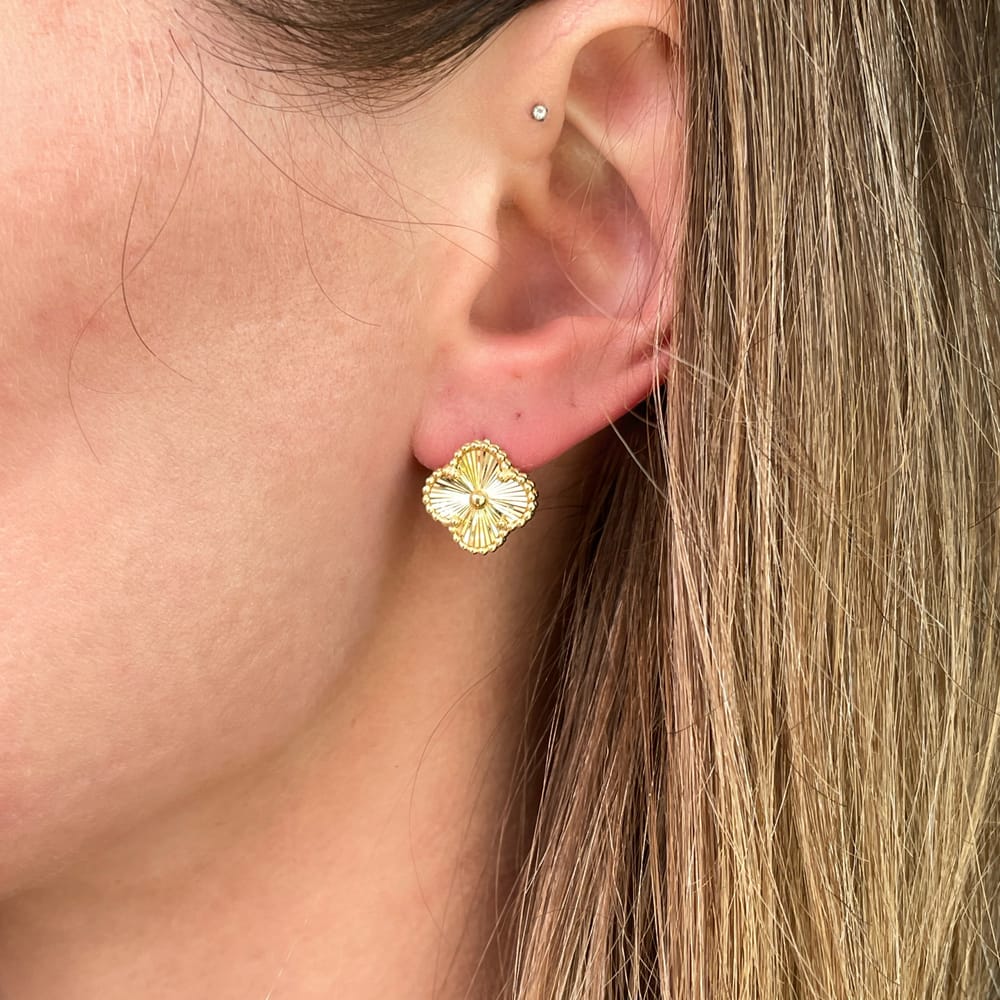 027-000134_15qa5dIAA 18k yellow gold alhambra style clover earrings