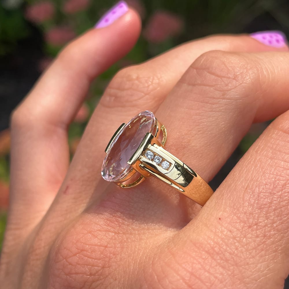 008-000676_1MSANVIA5 14k yellow gold morganite & diamond ring