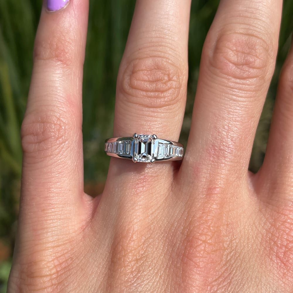 007-001812_1S5htJIAR Platinum 1.22 ctw Emerald & Baguette Cut Diamond Ring