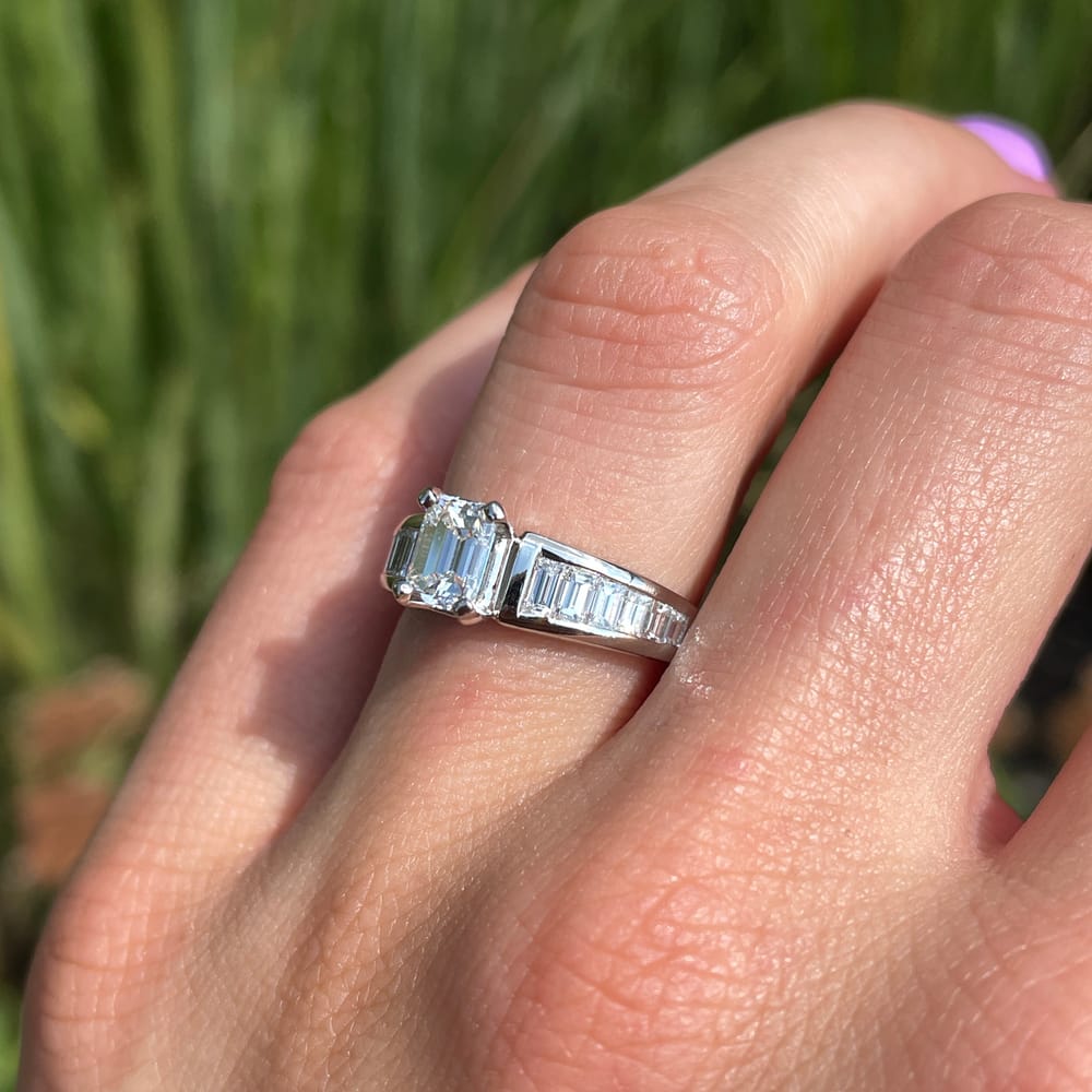 007-001812_1S5huvIAB Platinum 1.22 ctw Emerald & Baguette Cut Diamond Ring
