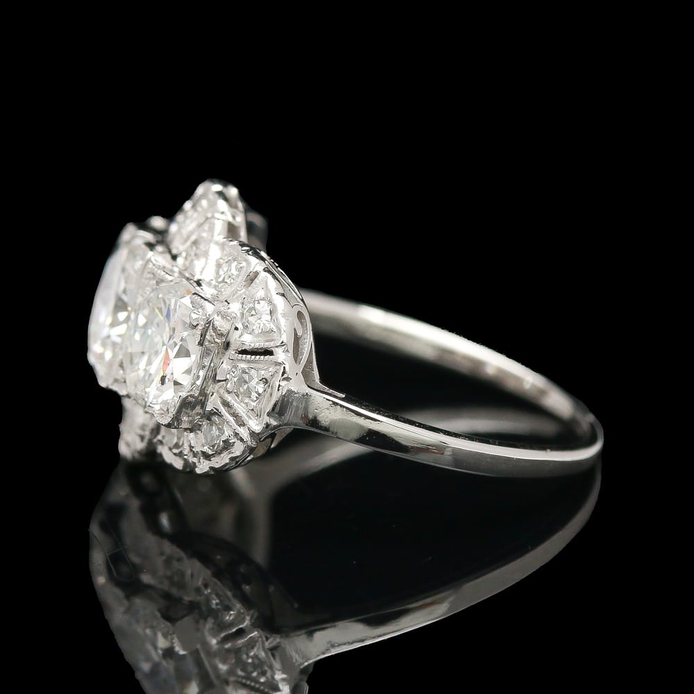 007-001817_1QftvXIAR deco diamond ring 3 stone