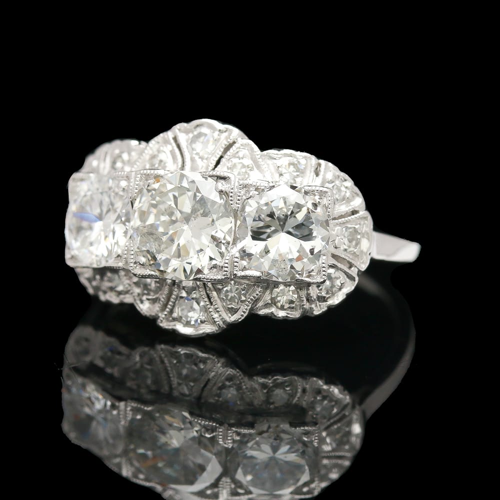 007-001817_1QgL29IAF deco diamond ring 3 stone